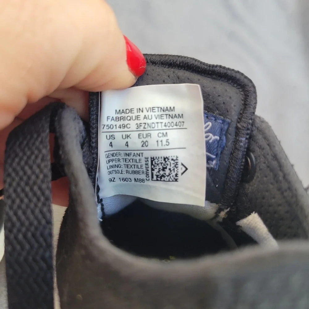 Converse Chuck‎ Taylor All Star Infant Size 4 Black Low Top Sneakers 750149C